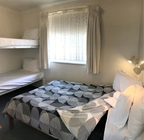 Kon Tiki Apartments - Stayed 6