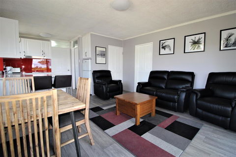 Beachfront 3, 25 Willow Street - Stayed 0
