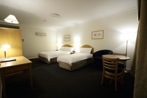 Carlyle Suites & Apartments - Stayed 6