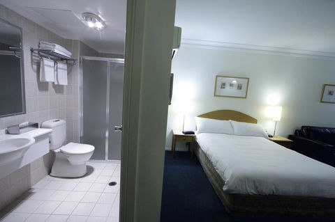 Carlyle Suites & Apartments - Stayed 9