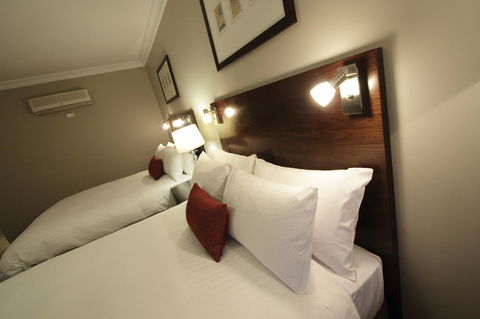 Carlyle Suites & Apartments - Stayed 14