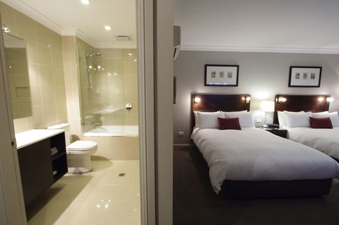 Carlyle Suites & Apartments - Stayed 12