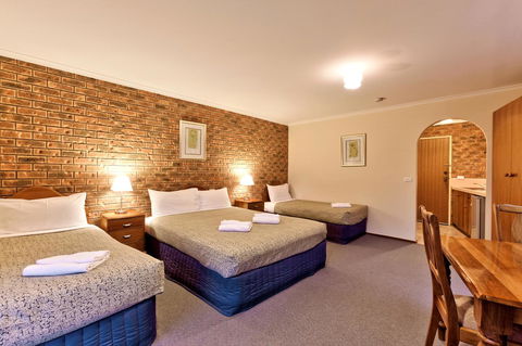 Hume Country Motor Inn - Stayed 43