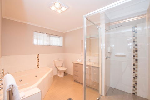 Hume Country Motor Inn - Stayed 29