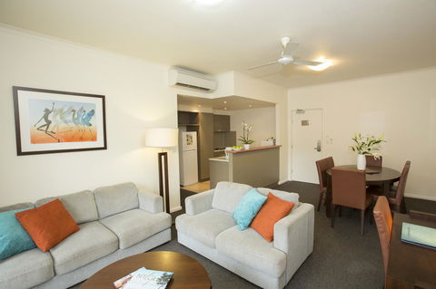 Metro Advance Apartments & Hotel - Stayed 22