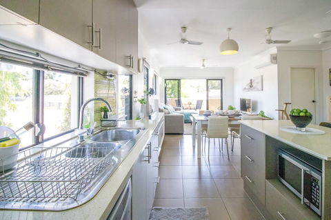 ZEN QUEST - The NOMADS PAD Near Nightcliff Markets & Sunset Foreshore - Stayed 25