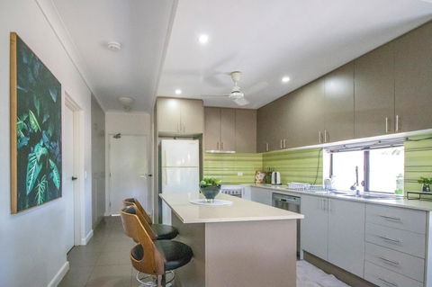 ZEN QUEST - The NOMADS PAD Near Nightcliff Markets & Sunset Foreshore - Stayed 27