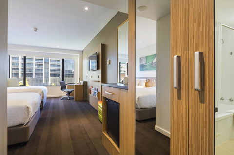 Crowne Plaza Canberra, An IHG Hotel - Stayed 23