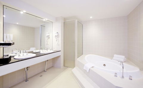 Crowne Plaza Canberra, An IHG Hotel - Stayed 20