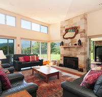 Bottlebrush Lodge - Great views and a pool - Stayed
