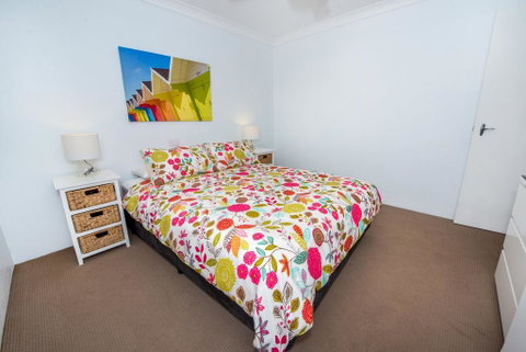 Boulder Bay Rd, Unit 1/19 - Stayed 3
