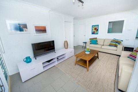 Boulder Bay Rd, Unit 1/19 - Stayed 1