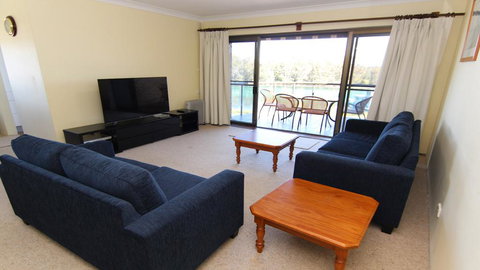 Braemar 7 - On The Lake! - Stayed 1