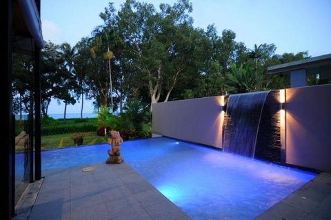 Bramston Beach - Luxury Holiday House - Stays Accommodation 3