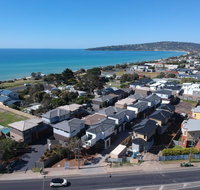 Brand new Peninsula Escape 100m to water - Stayed