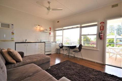 Breakers 2 2 Hill Street - Stays Accommodation 2