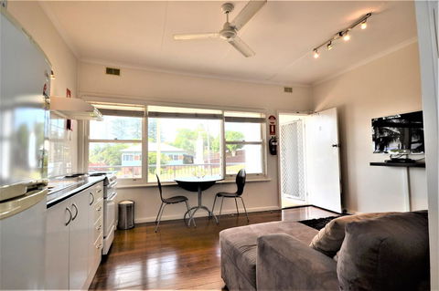 Breakers 2 2 Hill Street - Stays Accommodation 3