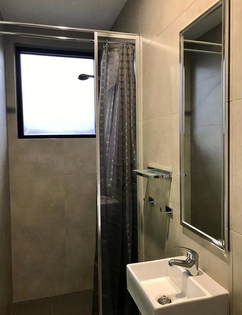 Breeze Lodge - Stays Accommodation 3