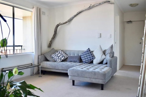 BRIGHT And Airy TOP FLOOR Apartment With FAB Views - Stayed 0