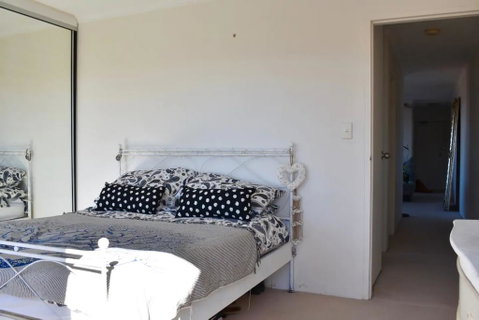 BRIGHT And Airy TOP FLOOR Apartment With FAB Views - Stayed 3