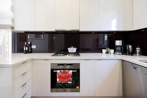 Bright And Elegant Executive 3 Bedroom Family Home - Stays Accommodation 1