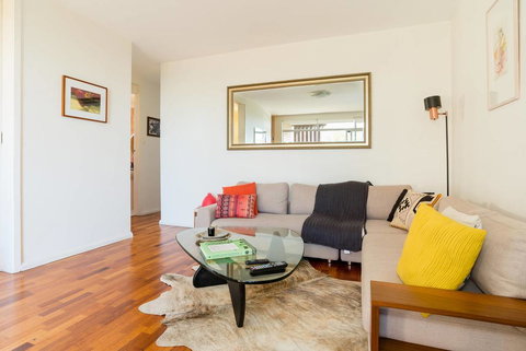 Bright And Spacious Apartment Near Bronte Beach - Stayed 1
