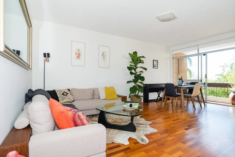 Bright And Spacious Apartment Near Bronte Beach - Stayed 2