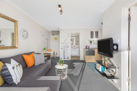 Bright Central Pad With Rooftop Pool, Gym & Parking - Stayed 1