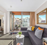 Bright Central Pad with Rooftop Pool Gym  Parking - Stayed