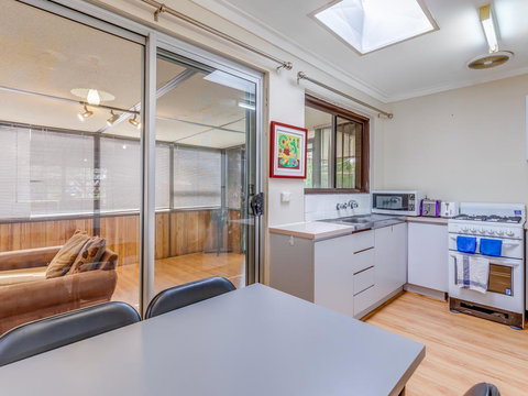 Bright, Neat & Convenient House - Stays Accommodation 1