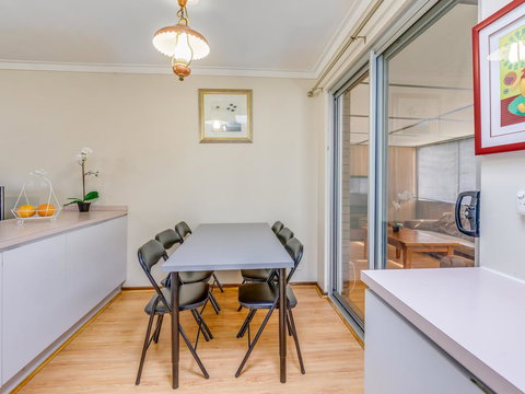 Bright, Neat & Convenient House - Stays Accommodation 2