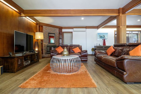 Brookfield Retreat - Large Holiday Home / Group Accommodation - Stayed 2