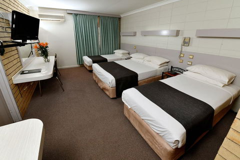Burke And Wills Motor Inn - Stayed 1