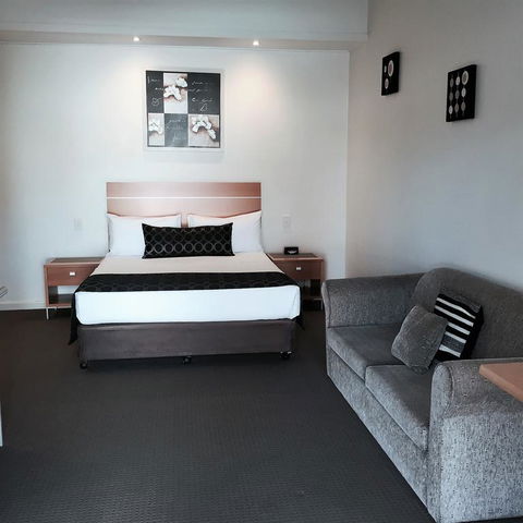 Burkes Hotel Motel - Stayed 3