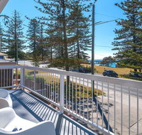 Burleigh - great house room for the boat- across the road from beach - Stays Accommodation