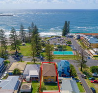 Burleigh House Opposite Main Beach - Views Sea Pool Linen and Free WiFi - Stays Accommodation