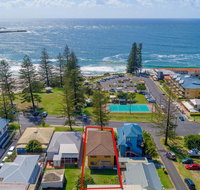 Burleigh Unit 2 -28 Clarence Street - Opposite Main Beach. - Stays Accommodation