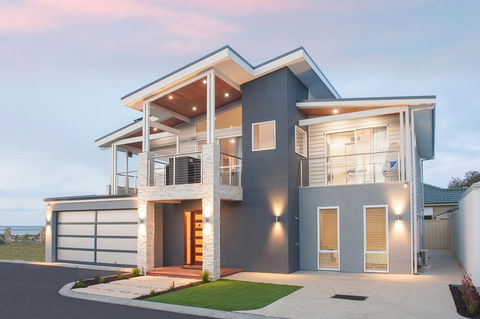 Busselton Beach House - Stays Accommodation 0
