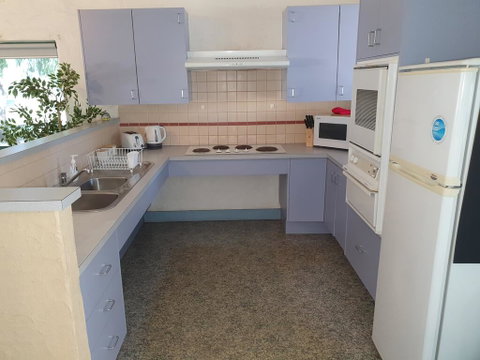 Busselton Holiday Units - Stays Accommodation 3