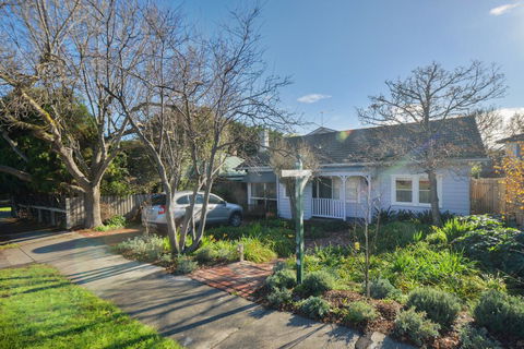 By The Seaside - Stayed 3