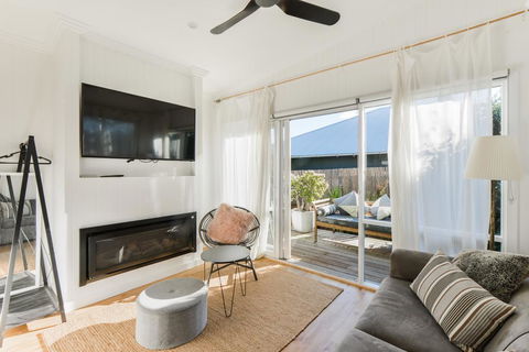 By The Seaside - Stayed 0