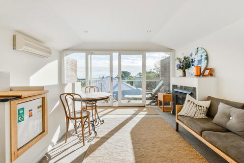 By The Seaside - Stayed 1