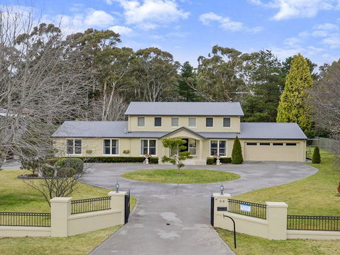 Camelot - Superbly Proportioned And Ideally Located - Stayed 0