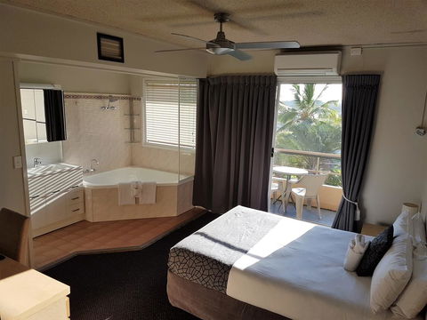 Camelot Motel - Stays Accommodation 1