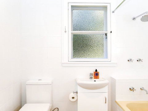 Canary Cottage - Fresh, Clean, Simple & Comfortable - Stayed 3