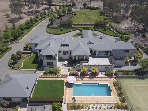Canberra Luxury Estate - Stays Accommodation 0