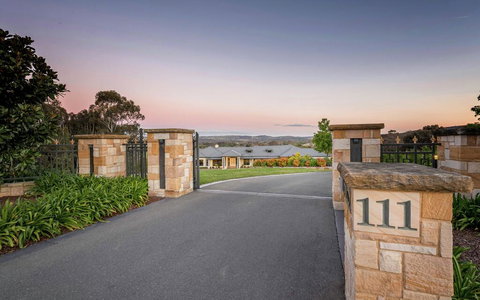 Canberra Luxury Estate - Stays Accommodation 1