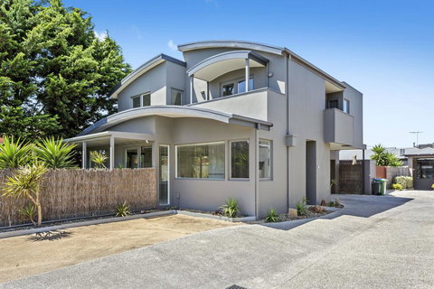 CAPEL'S REST - CAPEL SOUND - Stayed 0