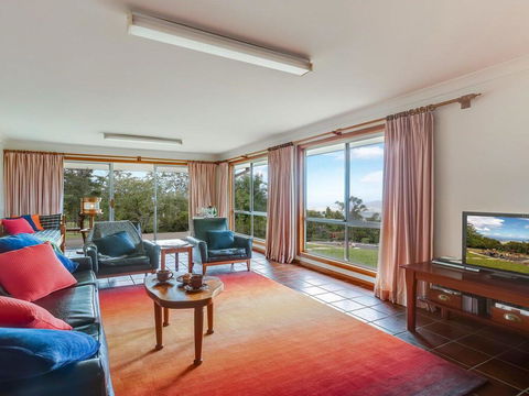 Captain's Lookout - Elevated Ocean Views, Rural Stay - Stayed 3