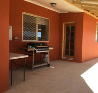 Caretakers Cottage Budget Accommodation - Stayed